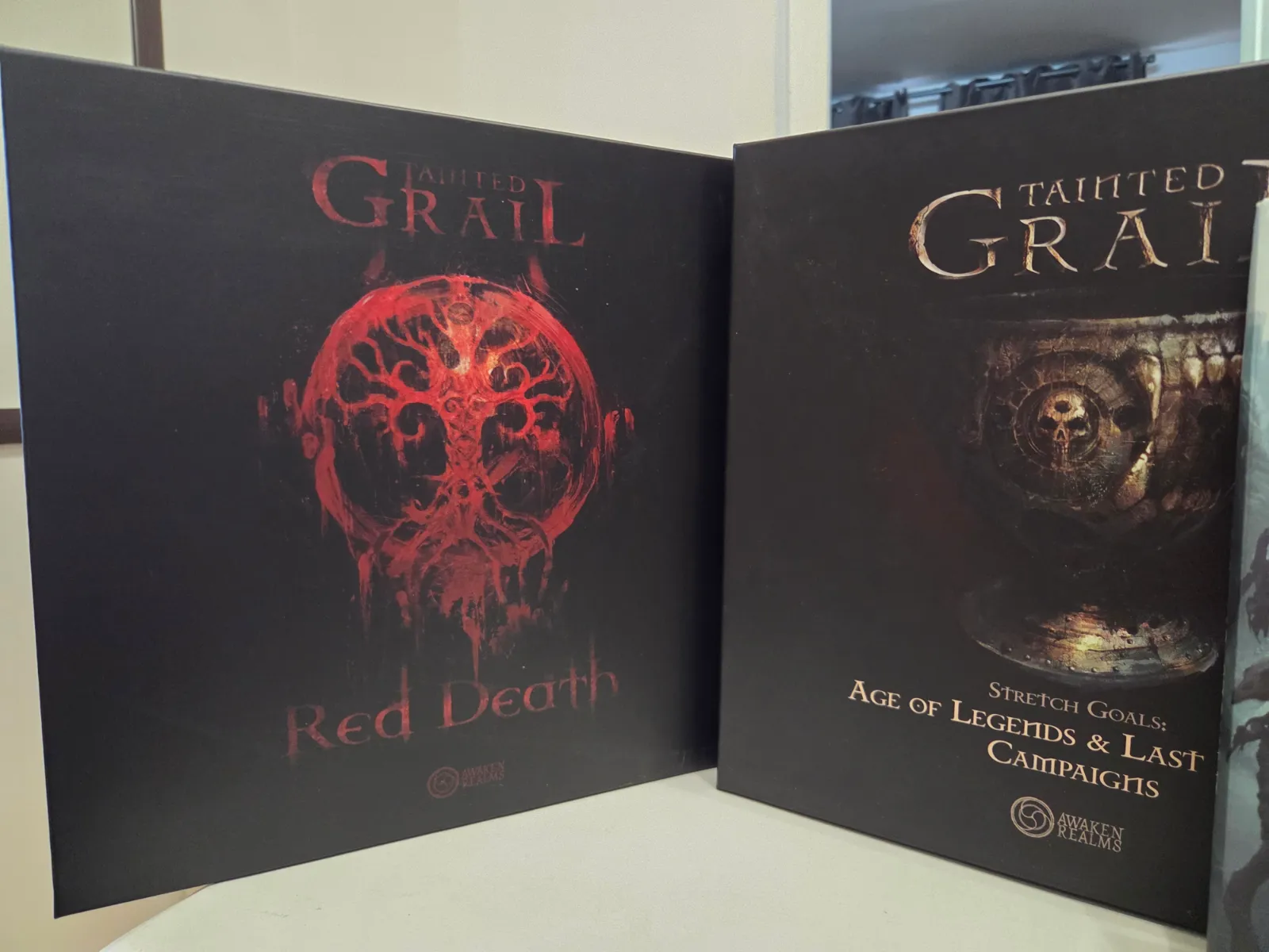 Tainted Grail+ Stretch goals + Red death + Echoes of the past - thumbnail 2
