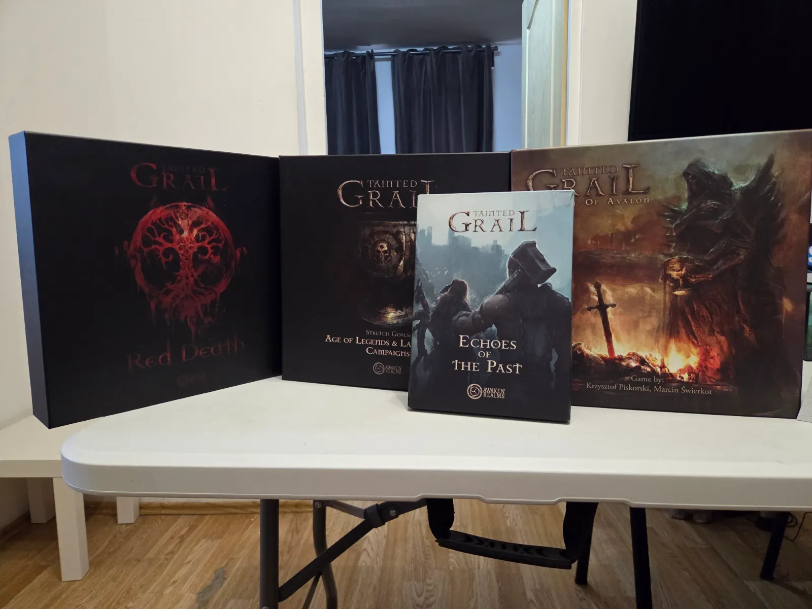 Tainted Grail+ Stretch goals + Red death + Echoes of the past - thumbnail 3